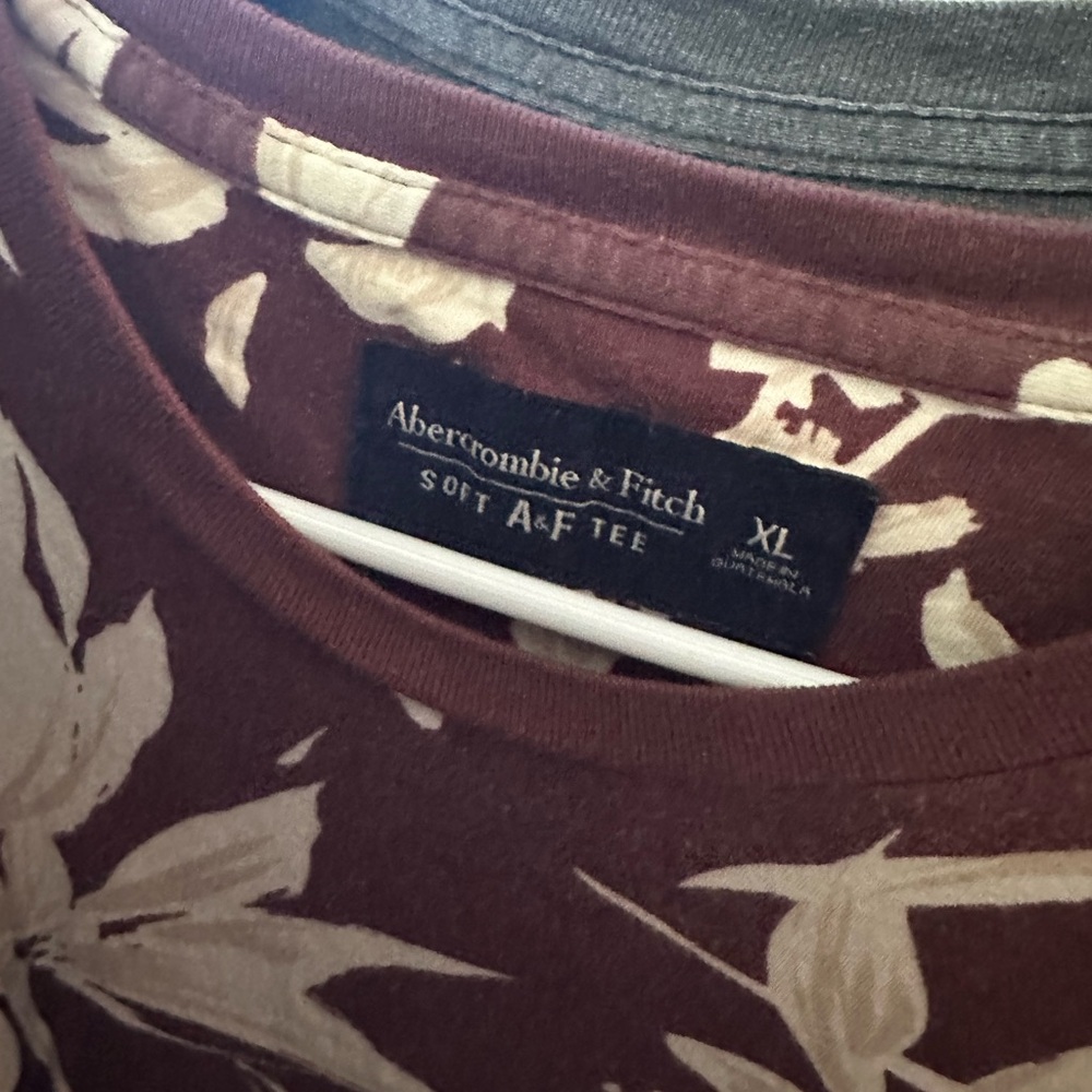 Abercrombie Vacation Shirt - Picture 3 of 3